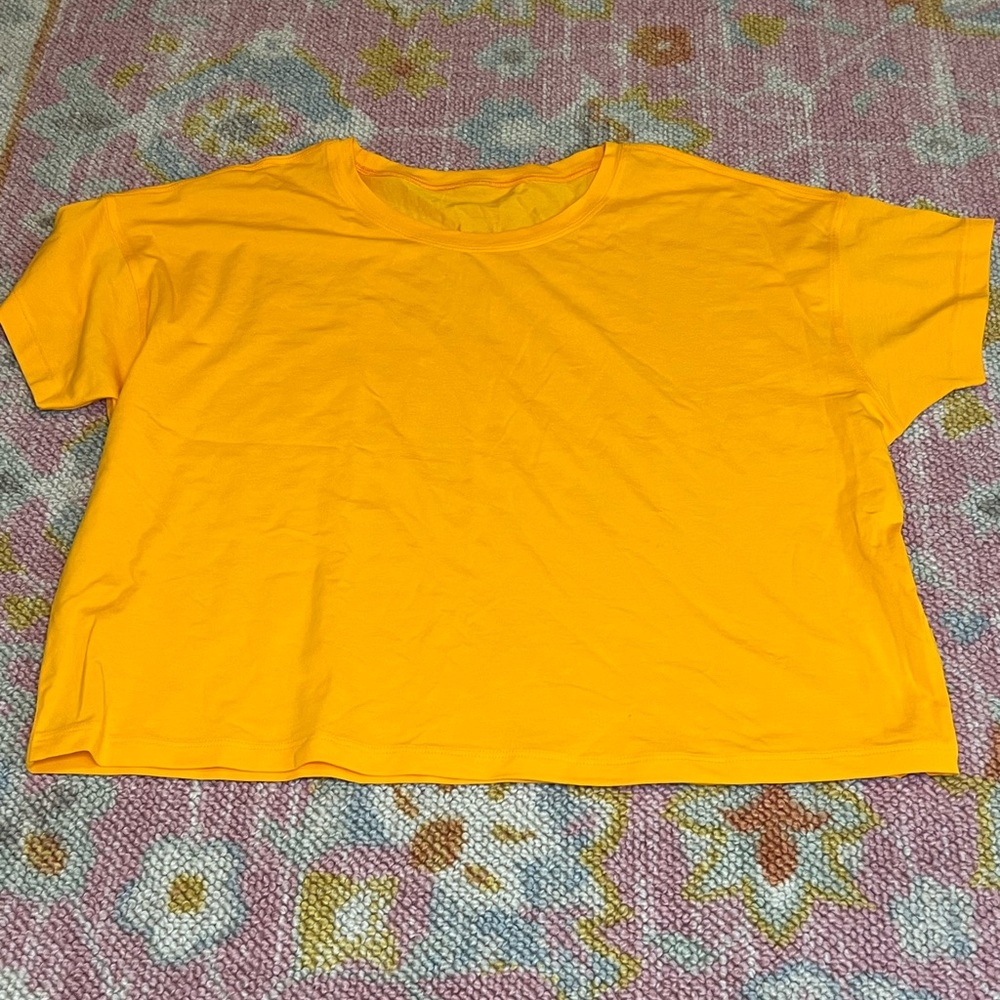 Lululemon cropped tee